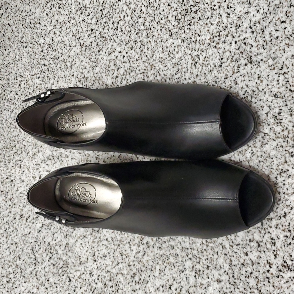 Peek a boo toe black heels